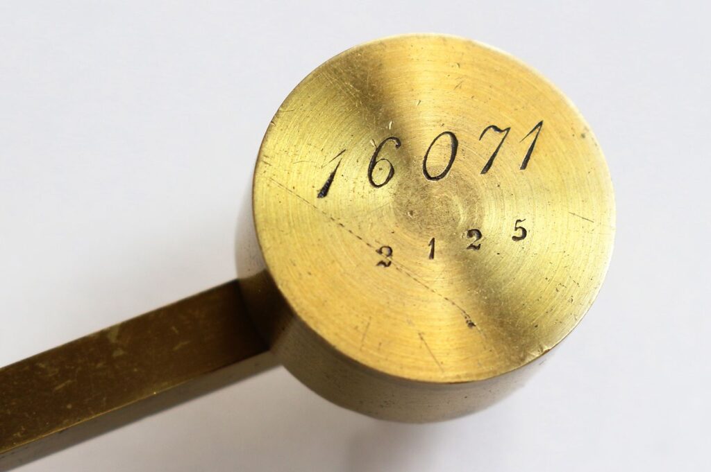 Amsler type 1 serial number 2125 pole weight with engraved constant