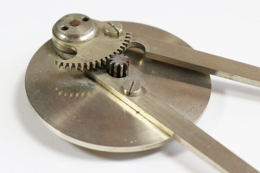 Elliott Bros electrum dial dividers gear mechanism detail